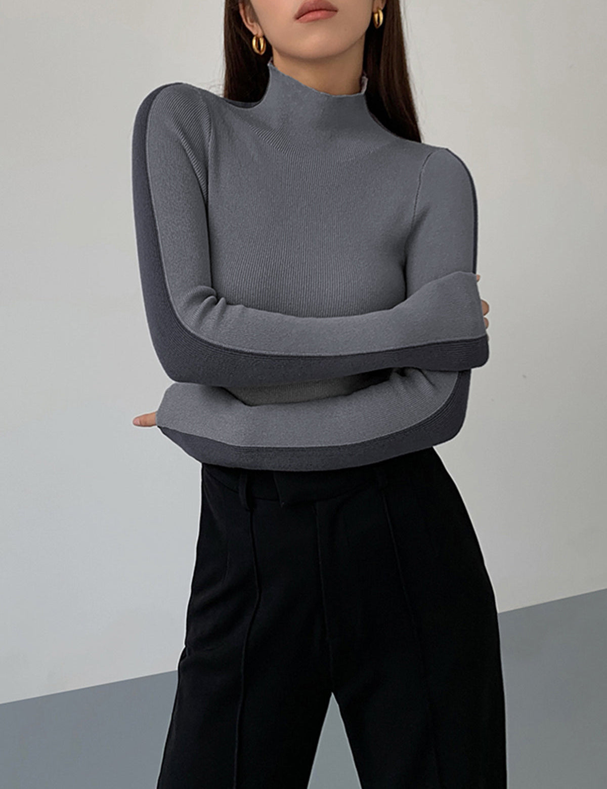 Mock Neck Contrast Sleeve Top