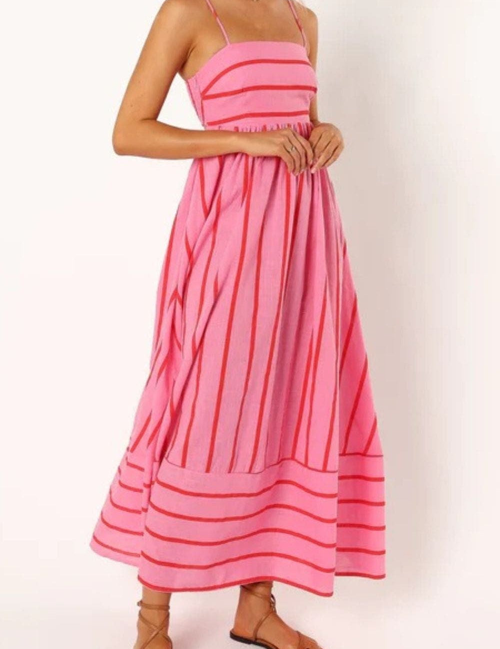 Floral_Maxi_Dress_for_Women__Romantic_Sleeveless_Long_Dress_with_Flattering_Fit_for_Garden_Parties_and_Outdoor_Events_1.jpg