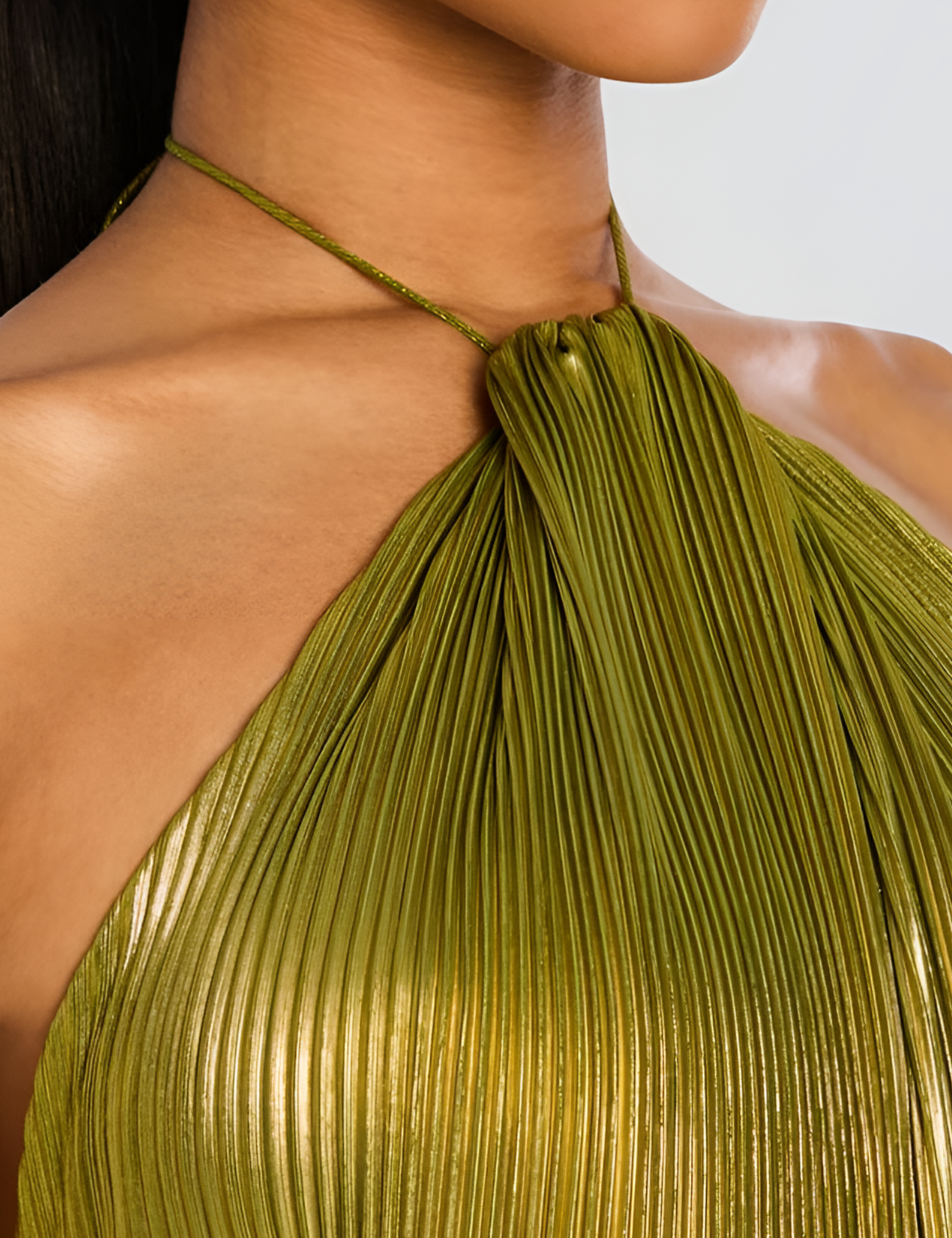 Metallic_Peridot_Maxi_Dress_with_Halter_Neckline_and_High_Slit_for_Formal_Events_4.png
